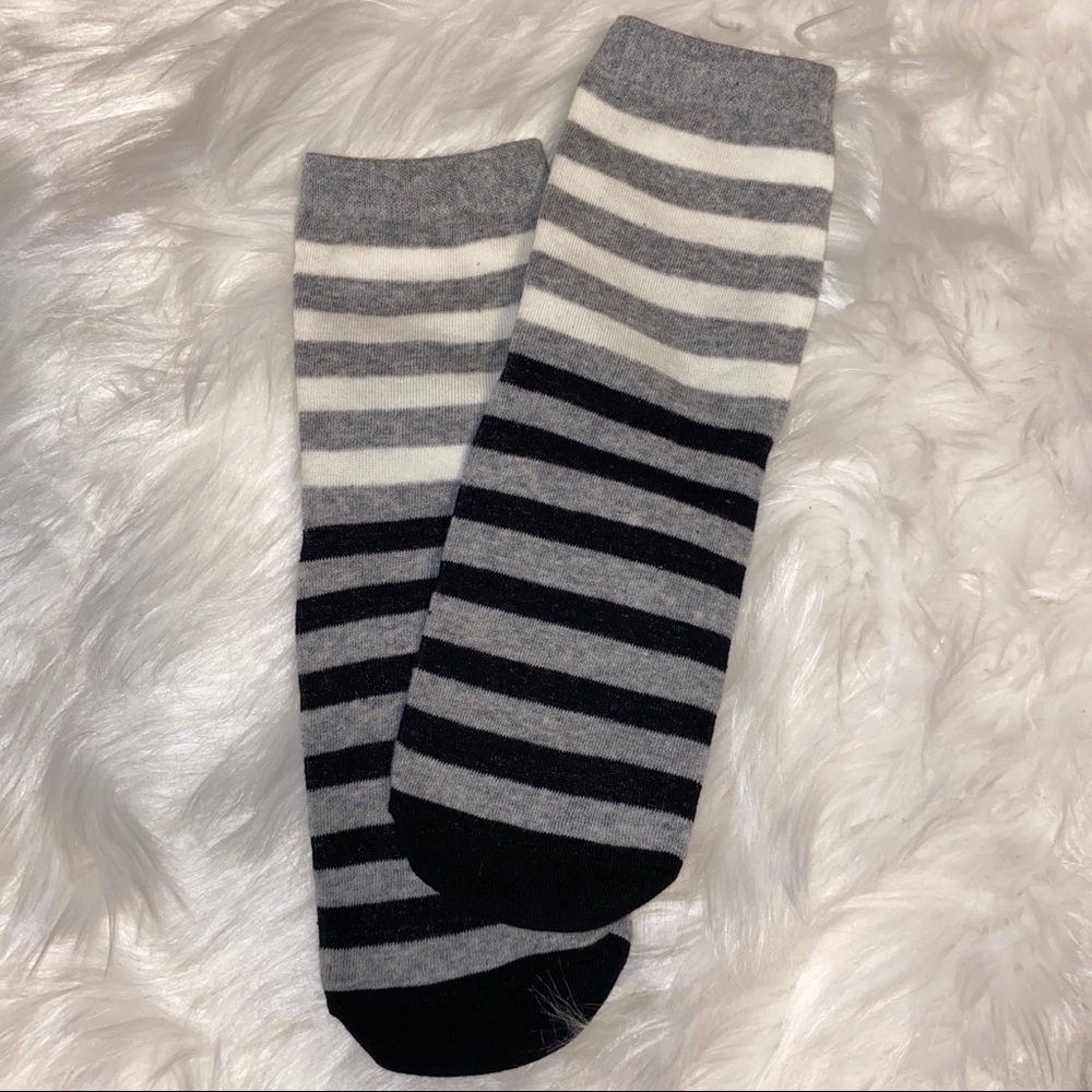 Sleepy Puppy Socks - Picture 2 of 3